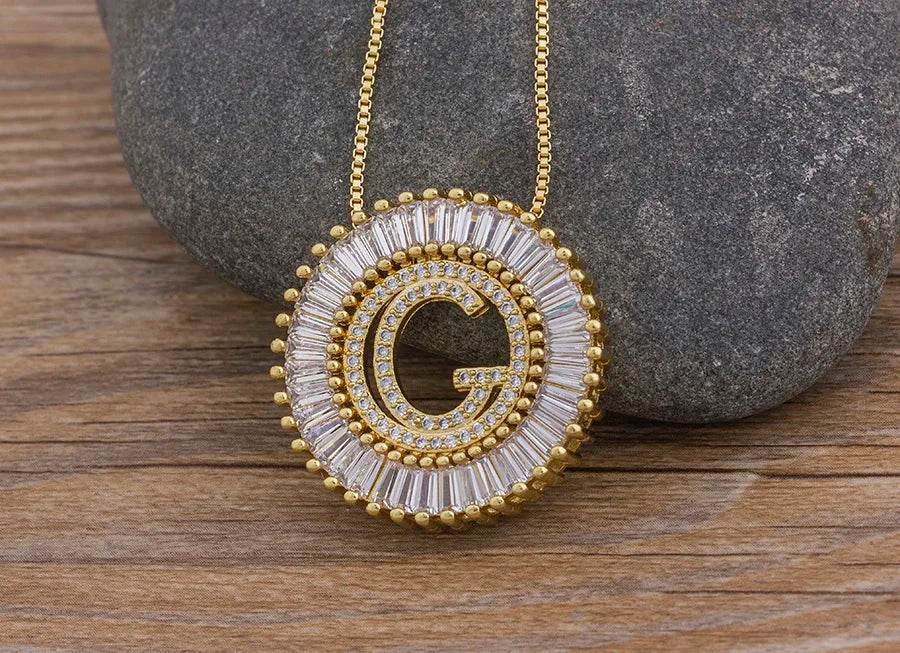 Colar Arco Letras Zircônia - Sua Boutique
